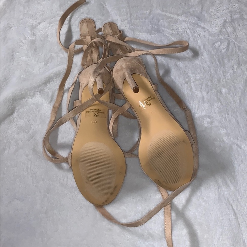 Beautiful strap around high heels! - Picture 4 of 6